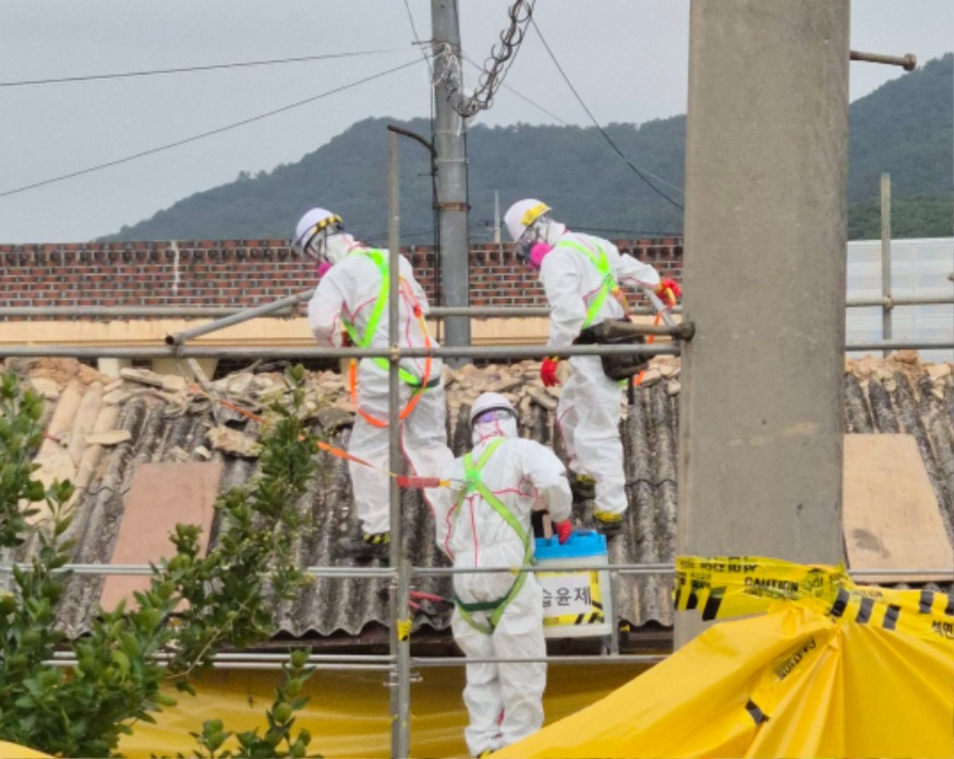 자료사진_슬레이트 철거 지원.jpg